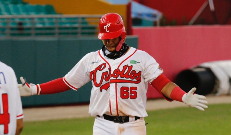 Miguel Amaya con los Criollos de Caguas en Puerto Rico. Foto:Twitter