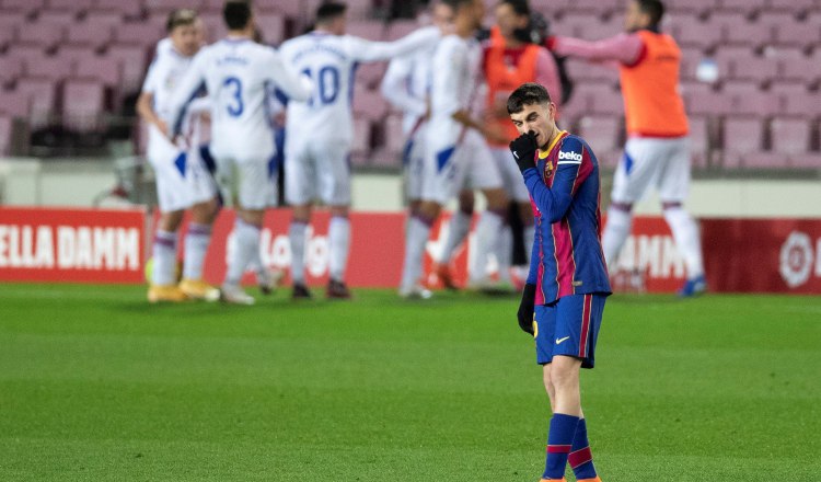 El centrocampista del Barcelona, Pedri, tras encajar el primer gol ante el Eibar. Foto:EFE