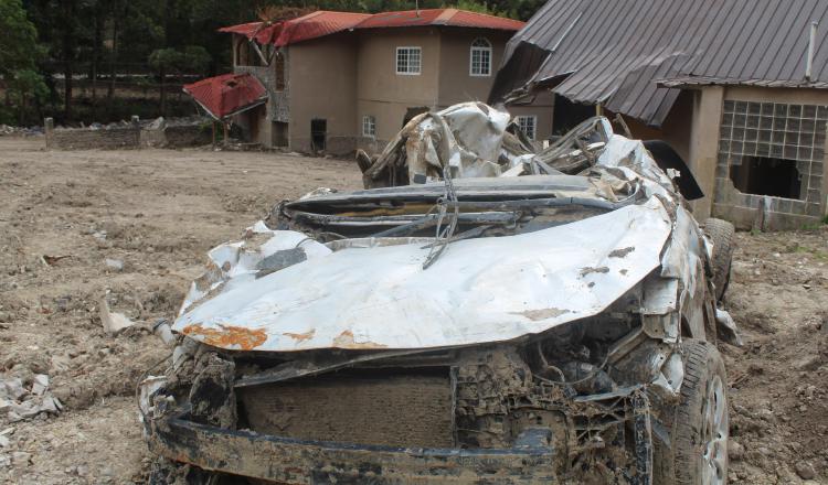 Autos destruidos y casas afectadas aún forman parte de paisaje de Bambito, provincia de Chiriquí. Aurelio Martínez 