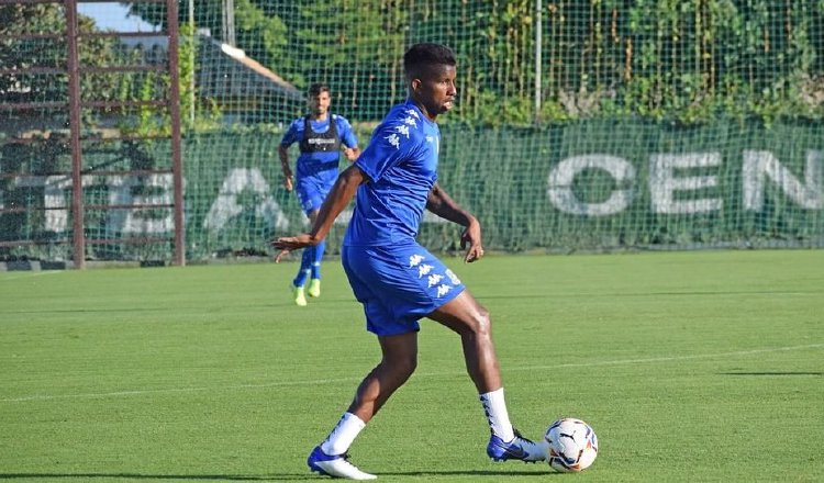 Fidel Escobar jugó los 90 minutos. Foto:@Alcorcón