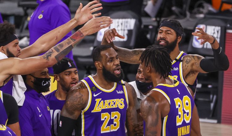 Jugadores de los Lakers. Foto:EFE