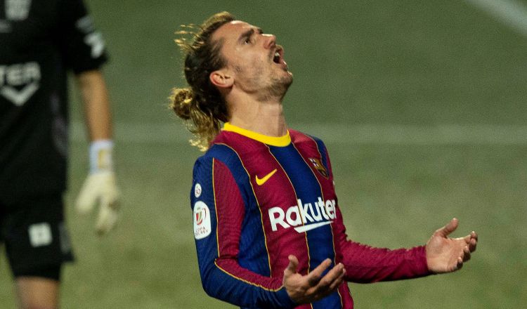 Antoine Griezmann del Barcelona, reacciona  durante el partido anteCornellá en Copa del Rey. Foto:EFE