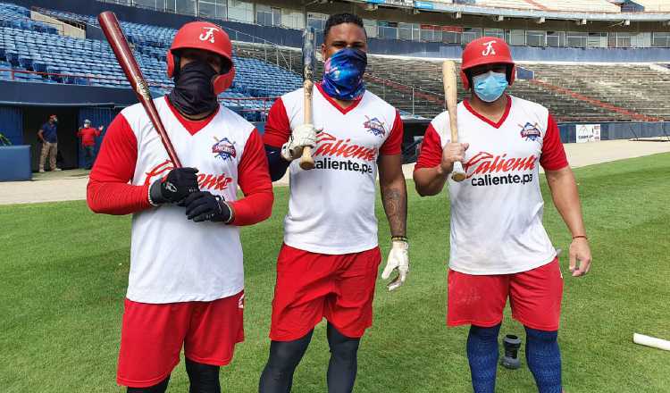 Jhony Santos, Allen Córdoba y Carlos Xavier Quiroz.  Foto: @Probeis