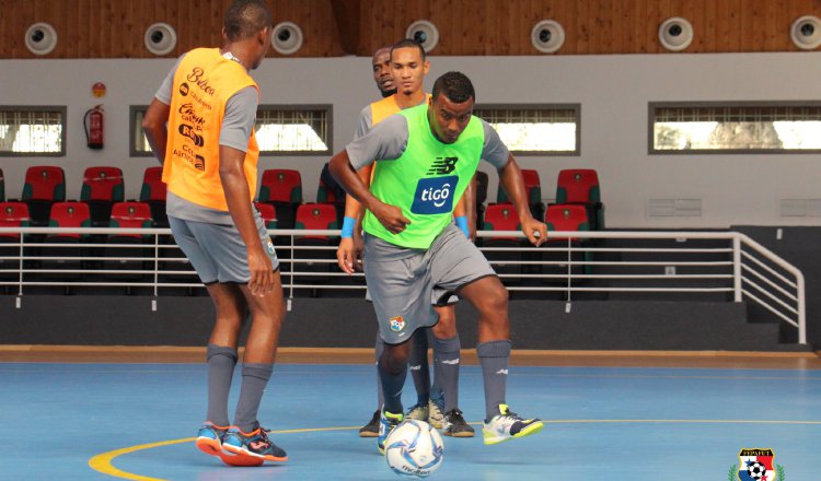 Jugadores de la selección de futsal en los entrenamientos. Foto:Fepafut