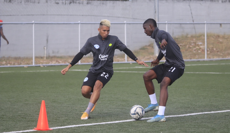 Jugadores Universitarios en los entrenamientos. Foto:@UDUniversitario