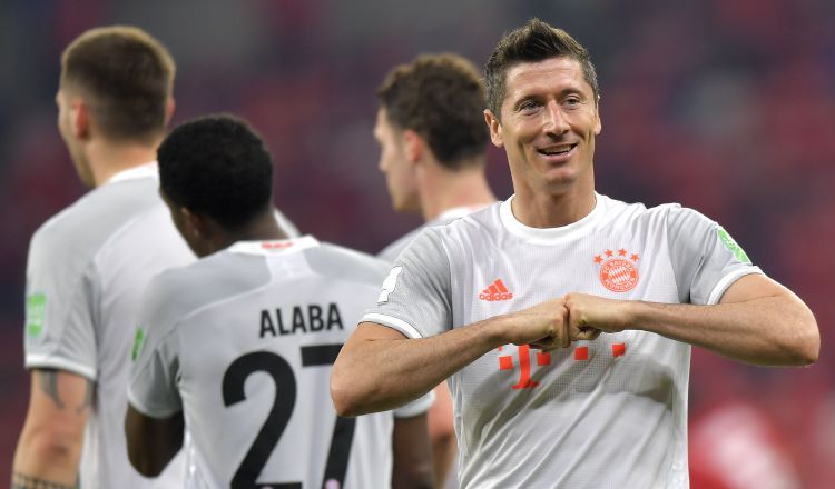 Robert Lewandowski  es el referente  en la delantera del Bayern. Foto:EFE