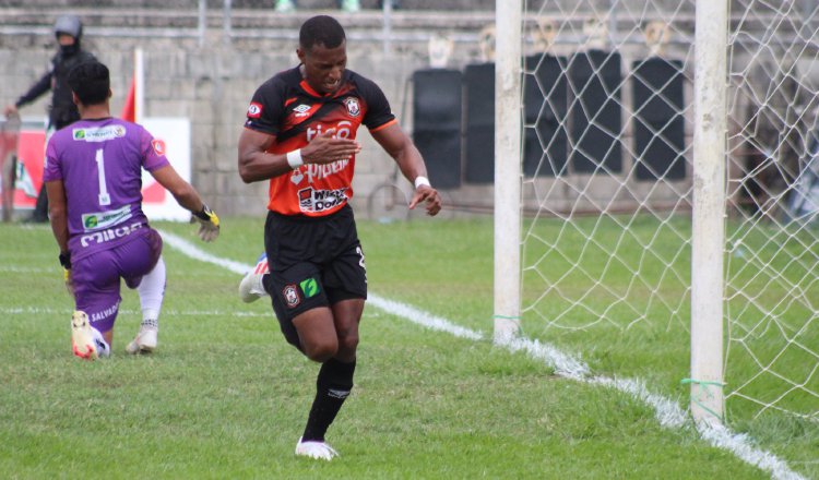 Nicolás 'Yuyu' Muñoz, terminó como campeón goleador el pasado torneo en El Salvador. Foto:Twitter