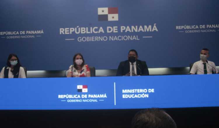 En el primer día de clases, las autoridades realizaron un evento en Clayton y luego, una conferencia de prensa en la Presidencia. Víctor Arosemena