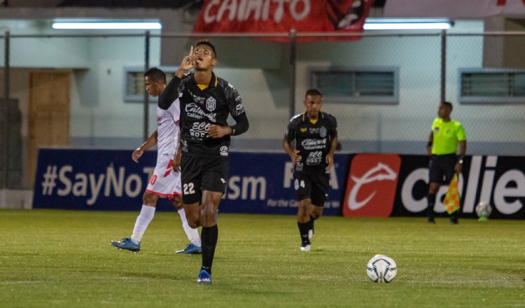 Davis Contreras del CAI festeja su gol ante el San Francisco. Foto:@LPF