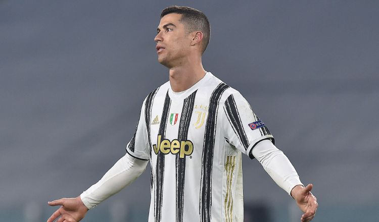 Cristiano lamenta la eliminación de la Juventus. Foto:EFE