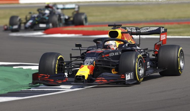 Max Verstappen fue el más veloz ayer en la carrera de pretemporada. Foto:EFE