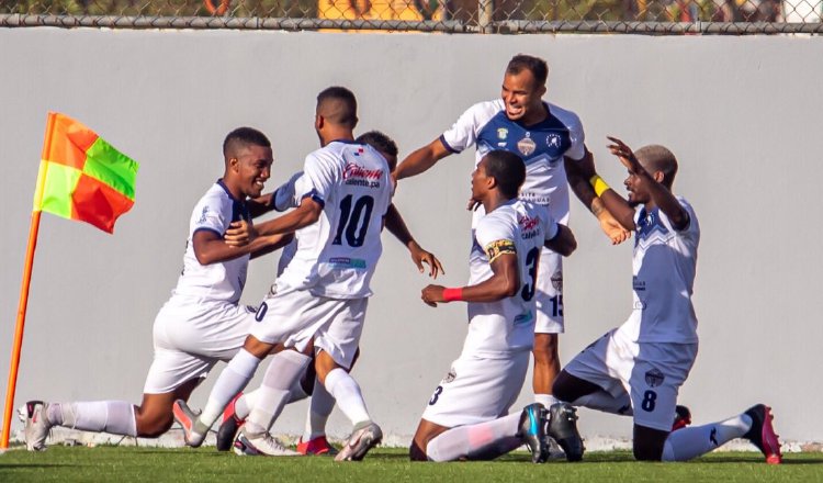 Jesús Araya de Veraguas (izq.) festeja su gol ante el San Francisco. Foto:@LPF