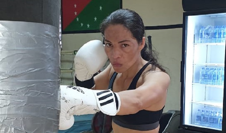 Yaditza 'La Tigrilla' Pérez en los entrenamientos en el gimnasio en David, Chiriquí. Foto:Cortesía
