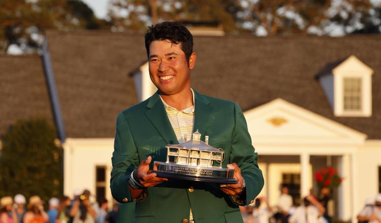 Hideki Matsuyama con la chaqueta verde. Foto:EFE