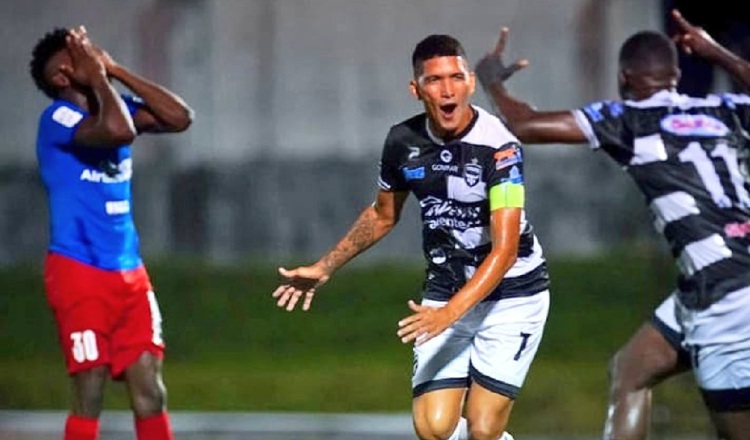 Edwin Aguilar del Tauro, festeja su gol ante Plaza Amador. Foto:@TauroFC