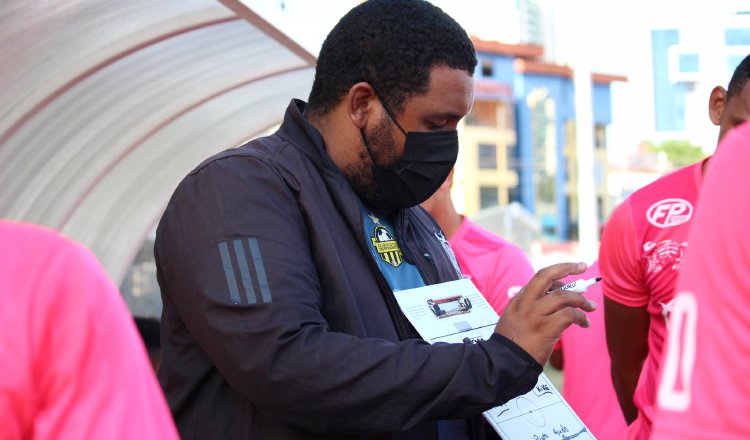 Francisco Perlo, técnico del CAI de La Chorrera.  Foto:@LPF