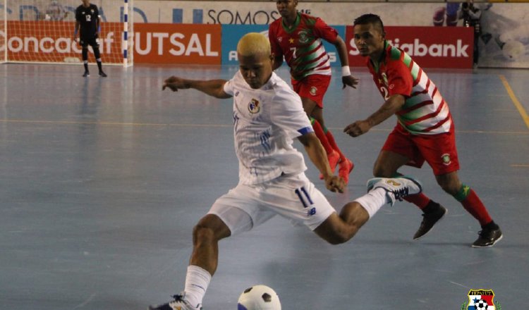 Abdiel Castrellón (11) anotó dos goles para  Panamá. Foto:Fepafut
