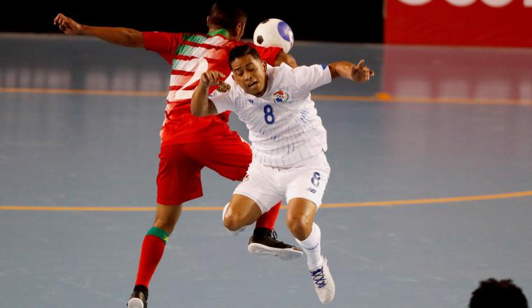Carlos Pérez (8) de Panamá. Foto:EFE