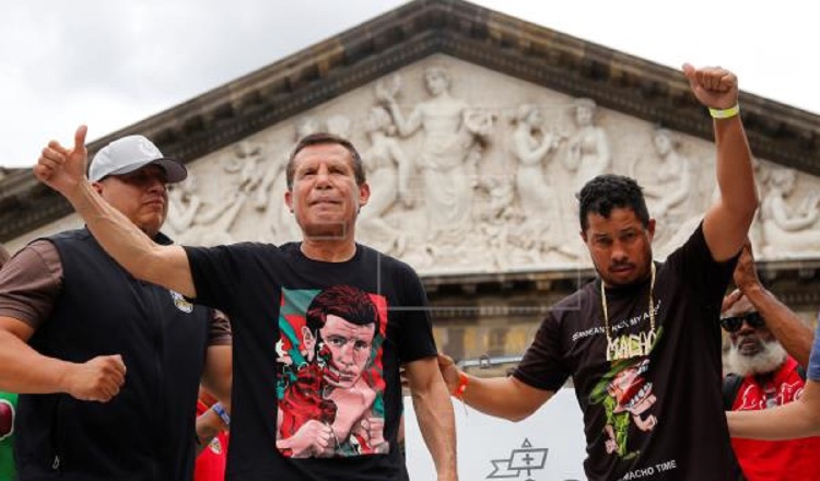 Julio César Chávez y Héctor Camacho, hijo (der.). Foto:EFE