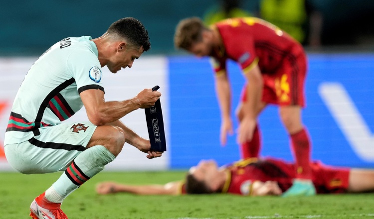 Cristiano Ronaldo lamenta ser eliminado en la Eurocopa. Foto:EFE