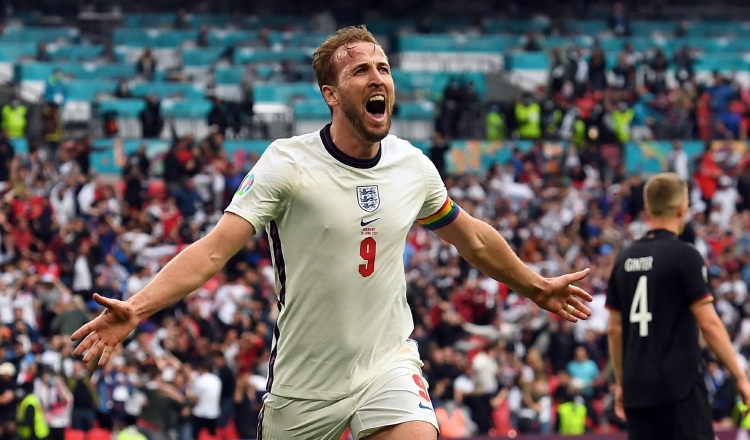 El capitán de Inglaterra, Harry Kane, festeja su gol ante Alemania. Foto:EFE