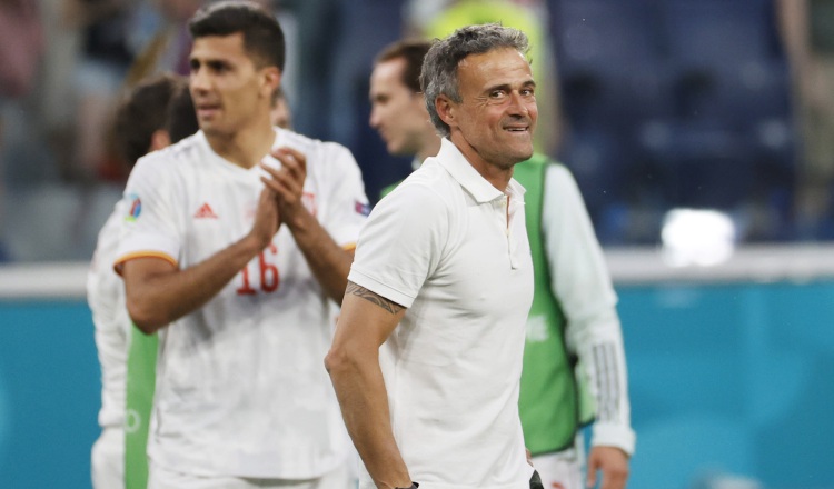 Luis Enrique entrenador de España (der.). Foto:EFE