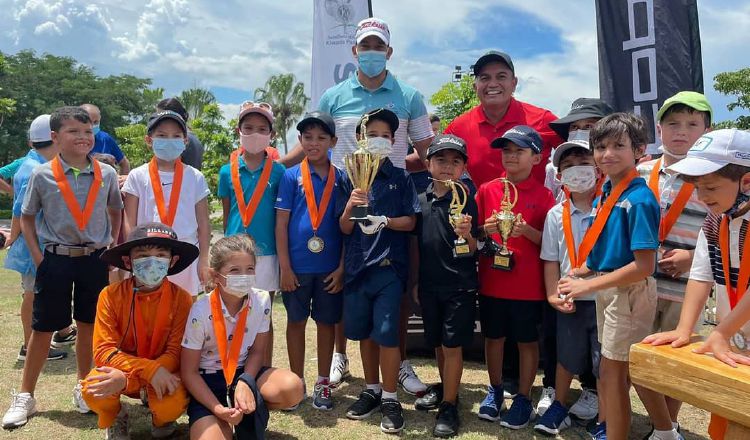 El torneo intenta inculcar el golf a los infantes. Foto: Cortesía