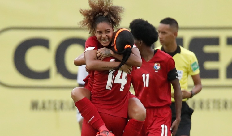 María Guevara festeja su gol ante República Dominicana. Foto:EFE