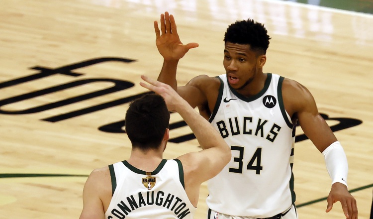 Giannis Antetokounmpo (34). Foto:EFE