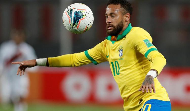 Neymar  en un partido con la selección  brasileña. Foto:EFE