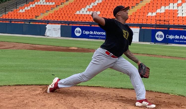 Randall Delgado en el estadio Roberto