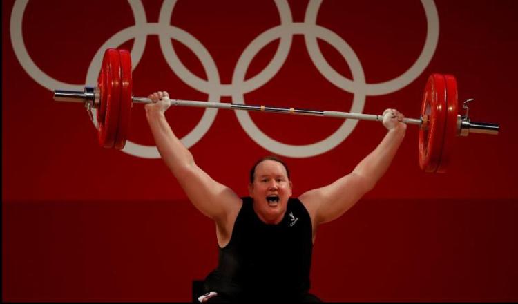 La atleta, transgénero, Laurel Hubbard es la neozelandesa que vio acción en los Juegos Olímpicos de Tokio.  Foto:EFE