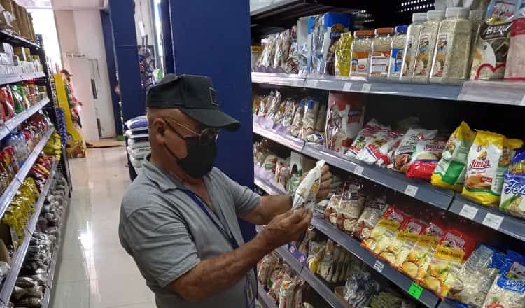 El proyecto también prohíbe alimentos de altas calorías en escuelas, así como la publicidad de estos productos a menores de 14 años. Cortesía