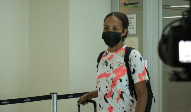 Nathalee Aranda su llegada al Aeropuerto Internacional de Tocumen. Foto:@Pandeportes