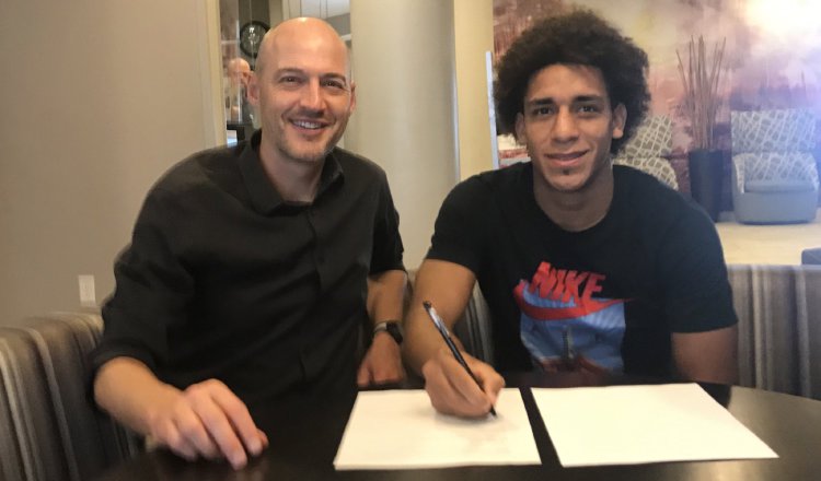 Adalberto 'Coco' Carrasquilla firma con Dynamo de Houston. Foto: Twitter