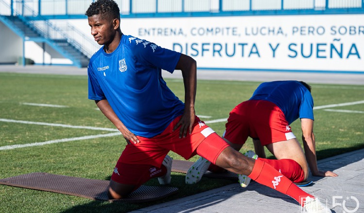 Fidel Escobar en los entrenamientos de Alcorcón. Foto:Twitter