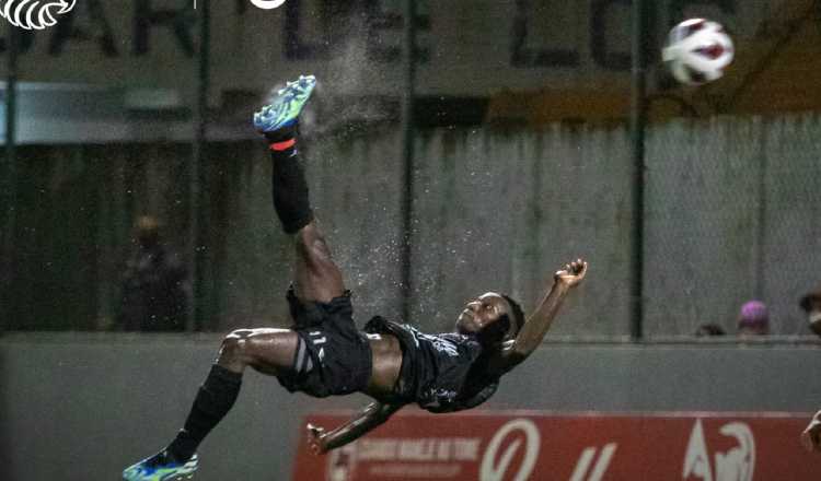 Alexis Palacios del CAI,  anotó un golazo de chilena. Foto: @LPF