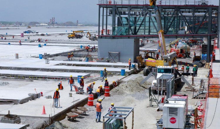 El nuevo aeropuerto es la gran huella de infraestructura que López Obrador quiere dejar junto con el Tren Maya del sureste del país. EFE