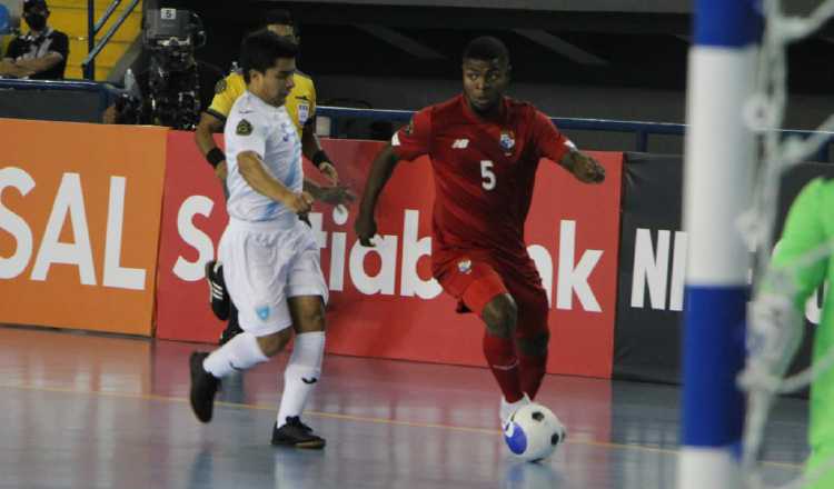 El jugador paanmeño Alfonso Maquensi (5). Foto:@Fepafut