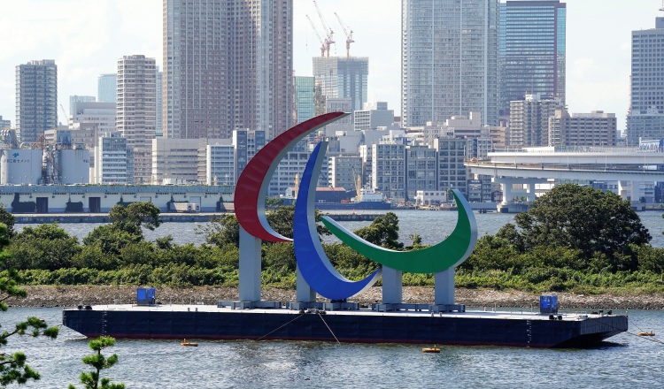 Un símbolo para los Juegos Paralímpicos de Tokio 2020 en el Parque Marino de Odaiba en Tokio, Japón. Foto:EFE