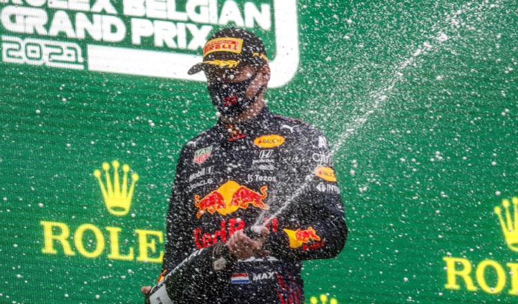 El piloto holandés Max Verstappen (Red Bull), se impuso en el Gran Premio de Bélgica en una carrera poco usual. Foto.EFE