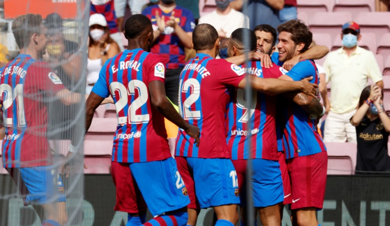 Barcelona festeja el tanto de Sergi Roberto. Foto:EFE