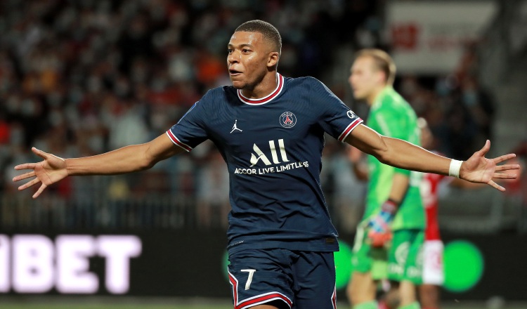 Kylian Mbappé cumplirá su contrato con el PSG hasta junio de 2022. Foto:EFE