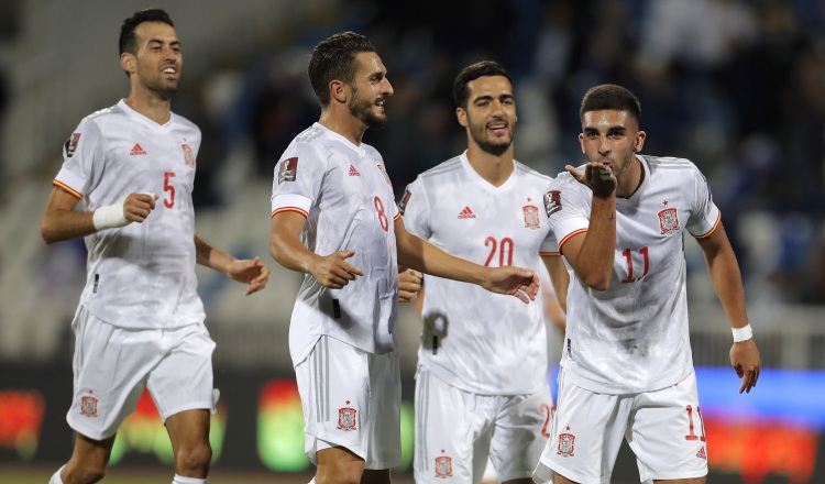 Ferran Torres de España festeja su gol . Foto:EFE