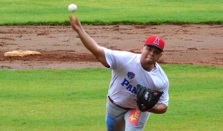 Julio Goff de los Angelinos, estará con la U23. Foto:Fedebeis