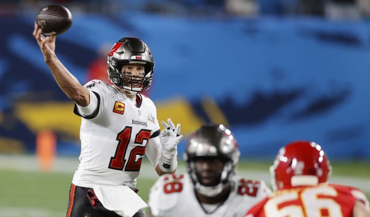 Tom Brady mariscal de campo de los Bucaneros. Foto:EFE