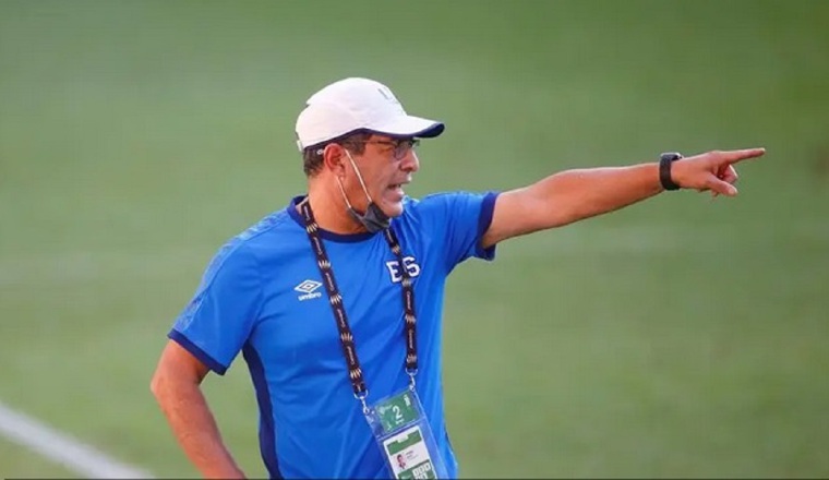 Hugo Pérez, técnico del El Salvador. Foto: EFE