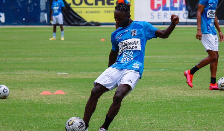 Alexis Palacios, jugador del CAI de La Chorrera en los entrenamientos en el Rod Carew. Foto:@CAIPanama