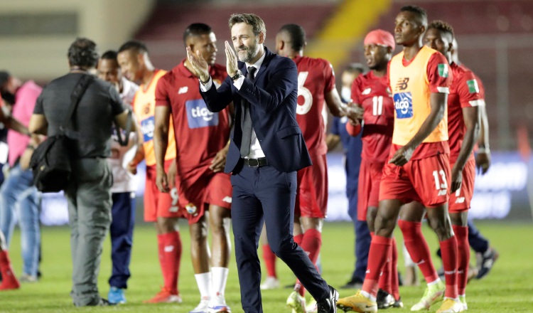 Thomas Christiansen, técnico de Panamá festeja la victoria. Foto:EFE