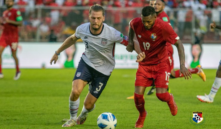 Alberto 'Negrito' Quintero (19) en el partido contra Estados Unidos. Foto:Fepafut